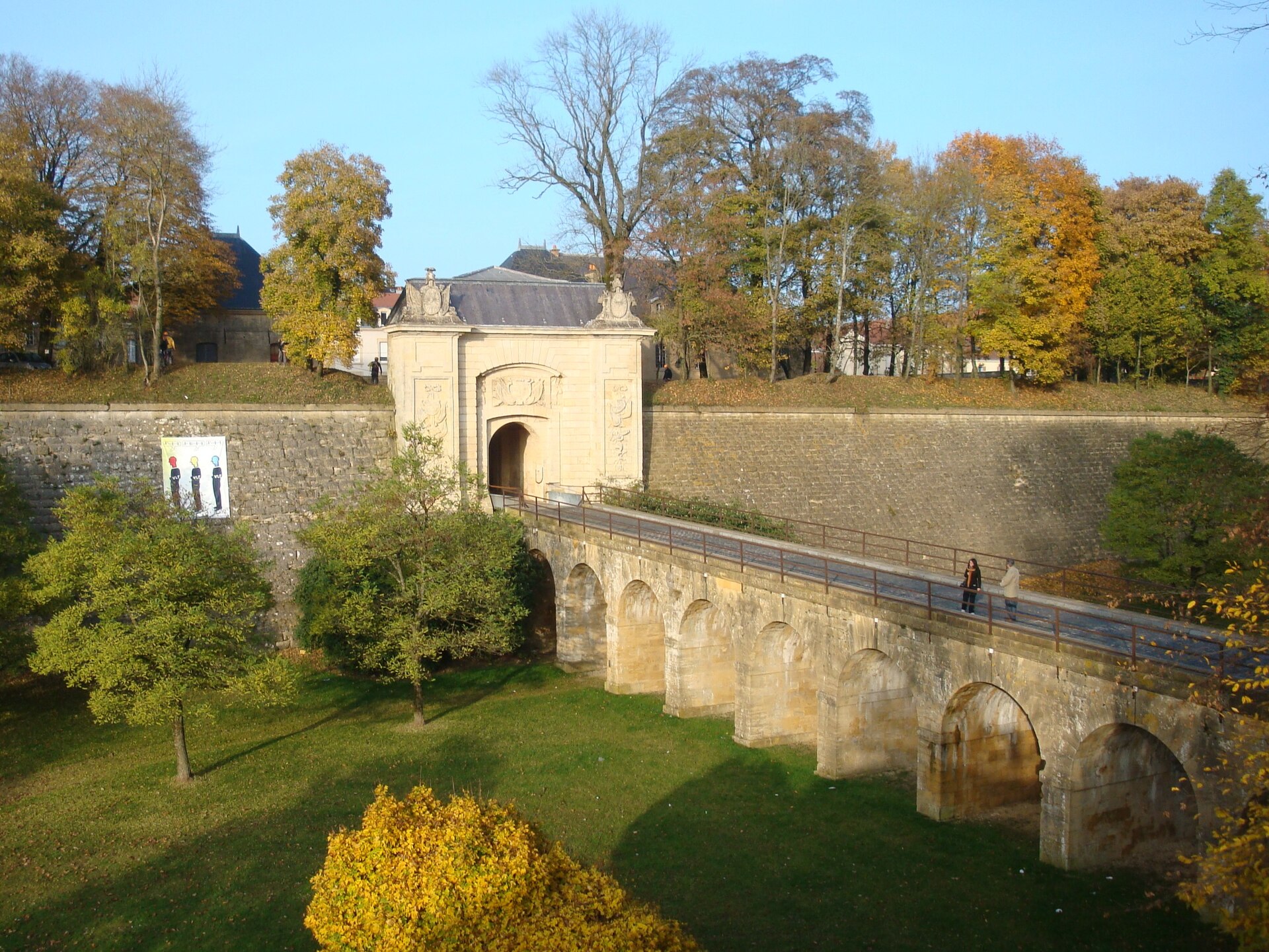 La Porte de France de Longwy en automne, fortifications Vauban